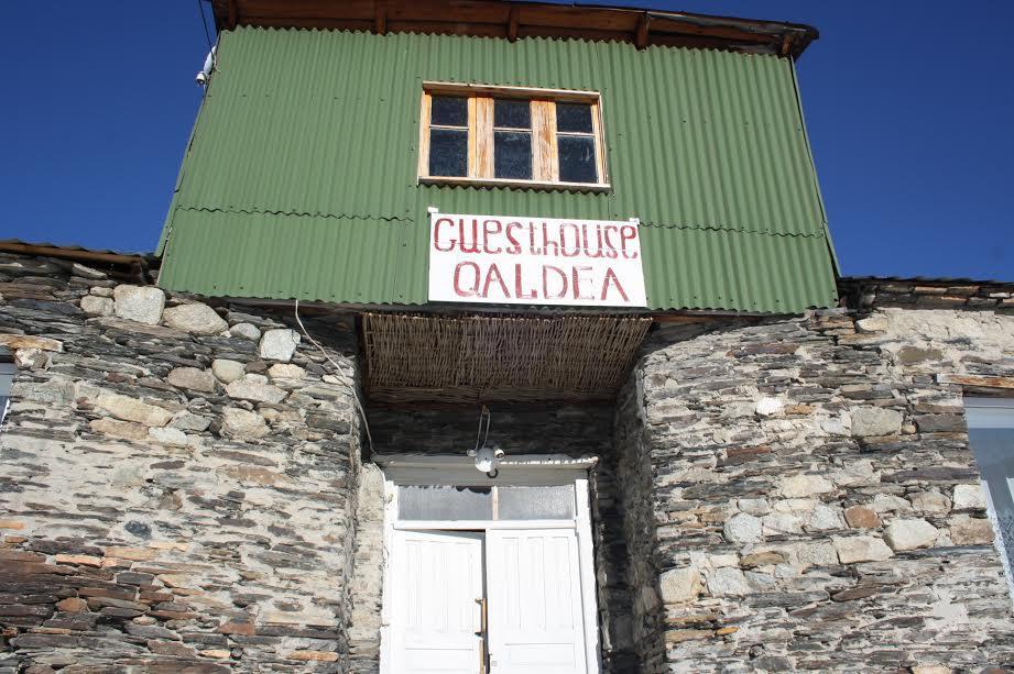 אושגולי Guest House Qaldea מראה חיצוני תמונה